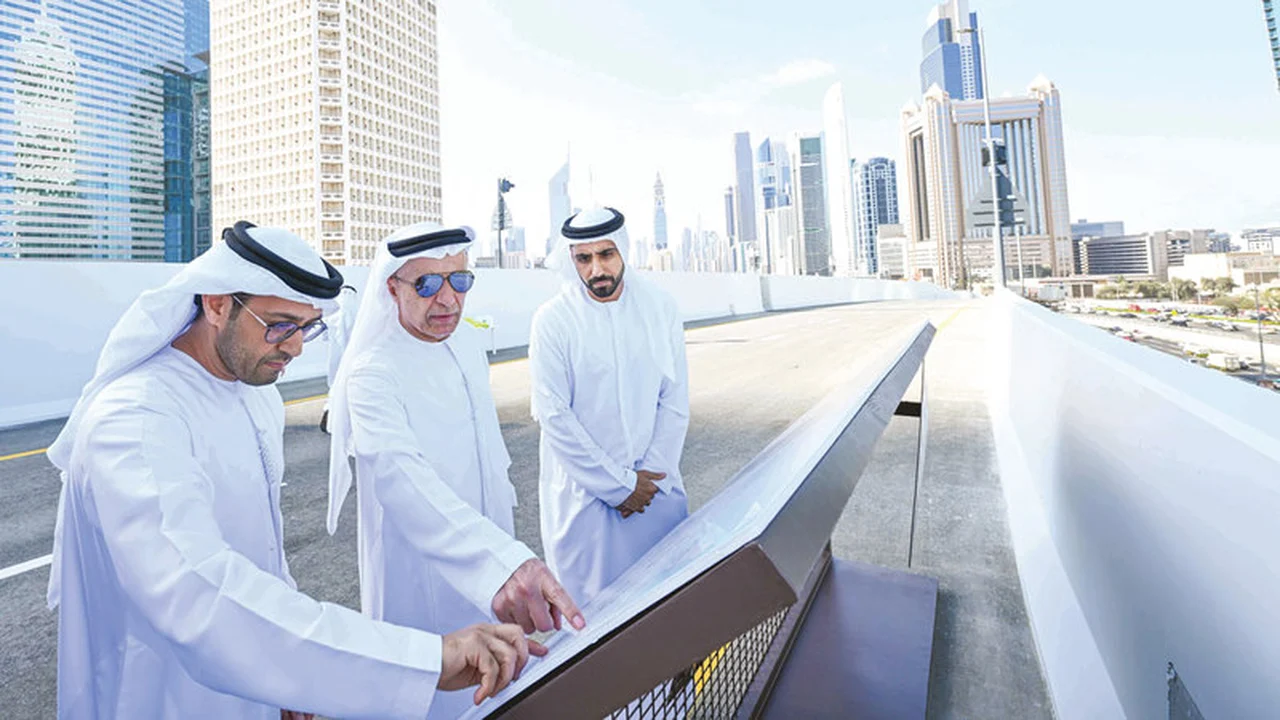 طرق دبي تفتتح جسراً جديداً يربط شارعي الشيخ زايد والشيخ خليفة بن زايد